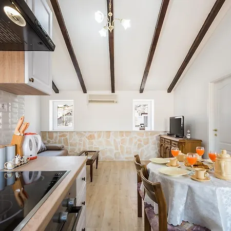 Sugar Suite,Self Check In,Split City Center!! Apartment Split